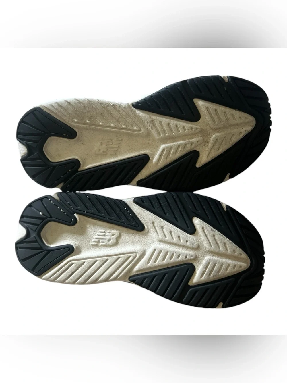 New Balance RAV v2 Kids' Black and White Running Shoes | Size 9.5 Wide